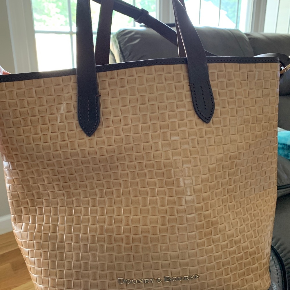 Dooney & Bourke tote bag with matching wristlet